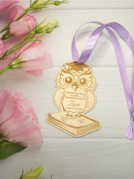 Pasowanie na ucznia ze sklejki. Medal w kształcie Sowy 1.jpg