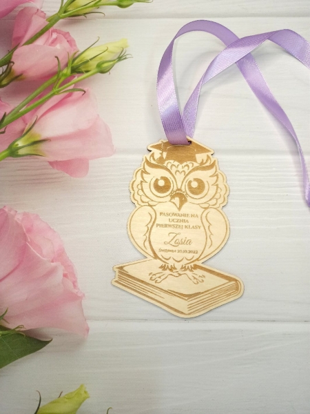 Pasowanie na ucznia ze sklejki. Medal w kształcie Sowy 2.jpg