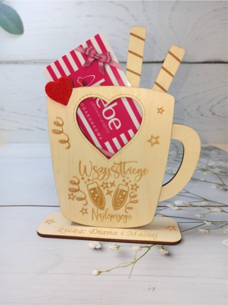Kubek na prezent urodzinowy. Kubek z kartę podarunkową MegaPrezencik.pl