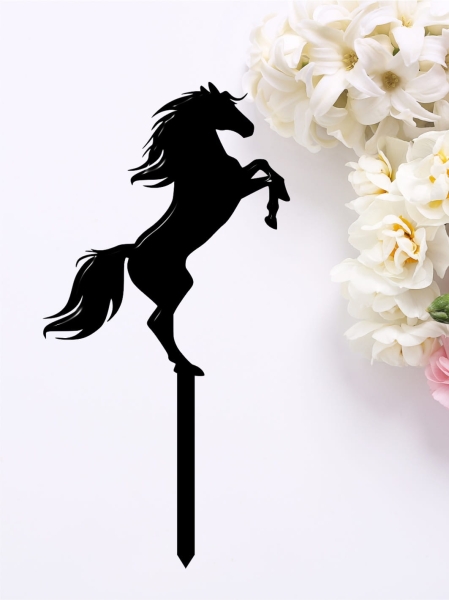 Topper Koń z czarnej pleksi 1.jpg