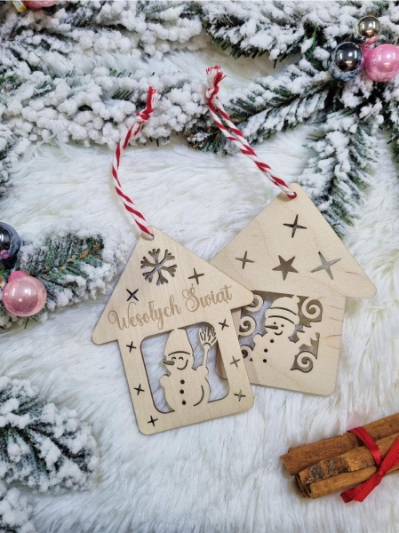 Bombka Świąteczna w kształcie domku z motywem bałwanka ze sklejki MegaPrezencik