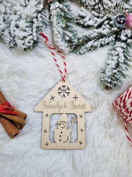 Bombka Świąteczna w kształcie domku z motywem bałwanka ze sklejki MegaPrezencik