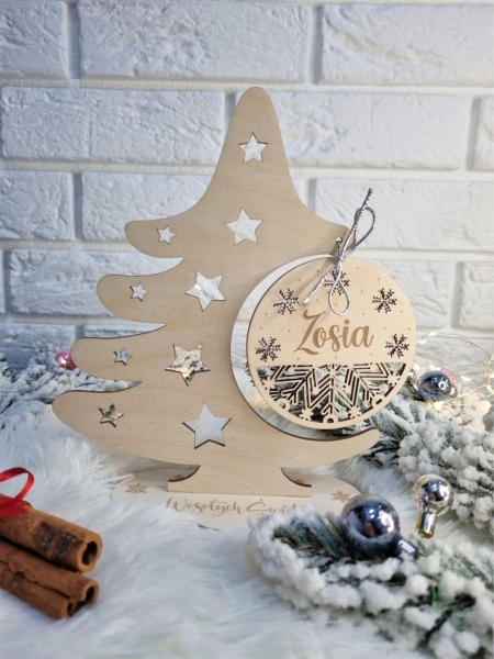 Personalizowana dekoracja świąteczna Stojąca choinka oraz bombką z imieniem MegaPrezencik