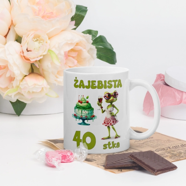 Śmieszny Kubek urodzinowy z motywem żaby i tekstem Żajebista 40 stka MegaPrezencik