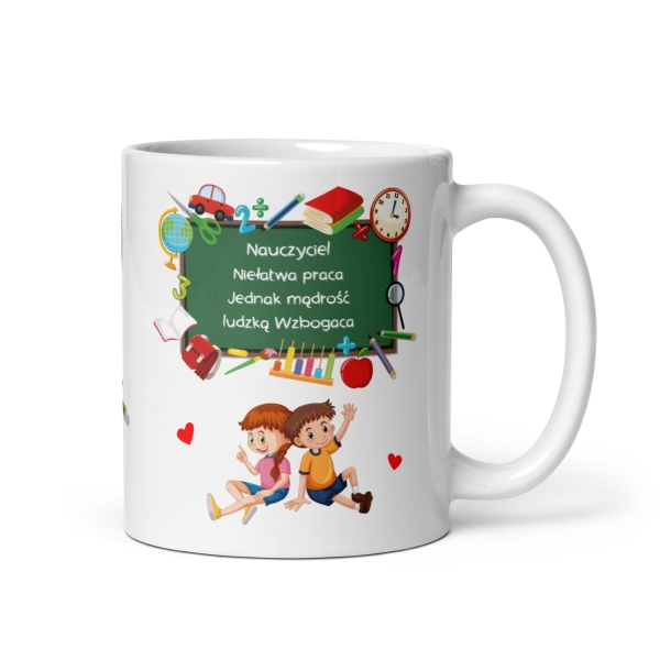 Kubek na Dzień Nauczyciela z imionami uczniów z grafiką tablicy szkolnej MegaPrezencik