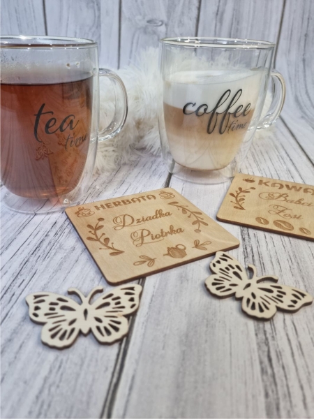 Zestaw na Dzień Babci i Dziadka. Kubki z imieniem oraz podkładki personalizowane Mega Prezencik