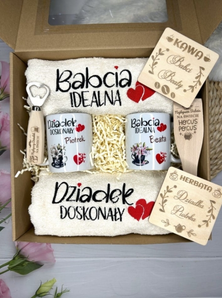 Zestaw ręczników na Dzień Babci i Dziadka. Kubki dla Babci, otwieracz dla dziadka MegaPrezencik