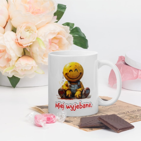 Śmieszny Kubek z uśmiechniętą minką oraz z napisem Miej wyjebane, a będzie ci dane! Mega Prezencik