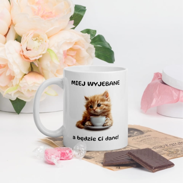 Śmieszny Kubek z słodkim pieskiem lub kotkiem oraz z napisem Miej wyjebane, a będzie ci dane!  Mega Prezencik