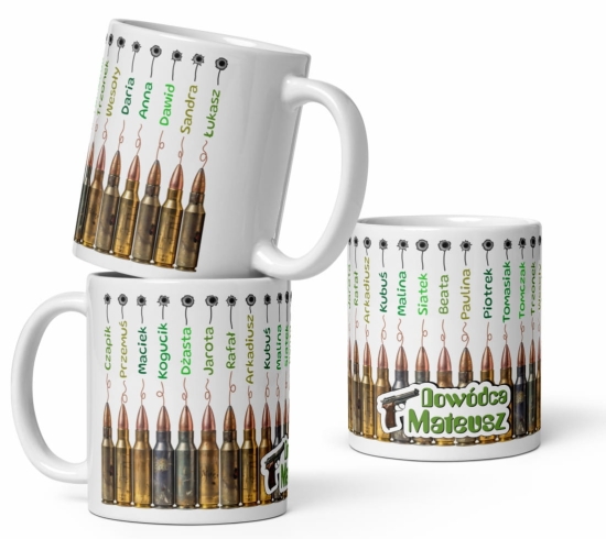 Personalizowany kubek z nabojami, oraz imionami żołnierzy dla dowódcy.