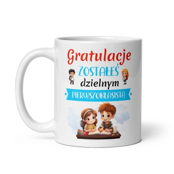 Kubek grafiką dzieci oraz napisem gratulacje zostałeś dzielnym pierwszoklasistą Megaprezencik