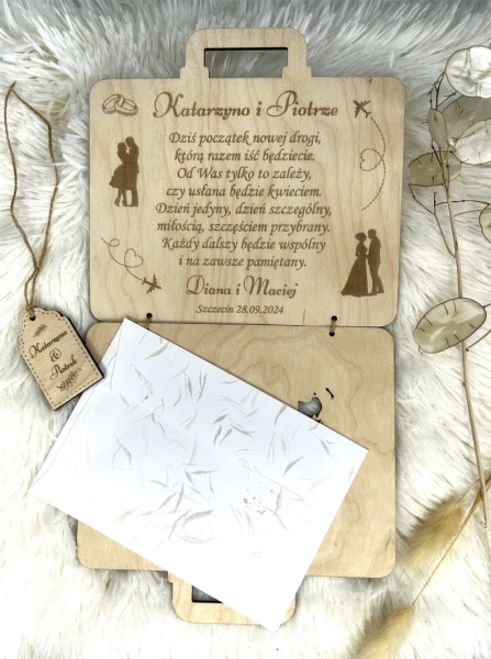 Kartka Ślubna w kształcie walizki na pieniądze. Prezent ślubny personalizowany Mega Prezencik