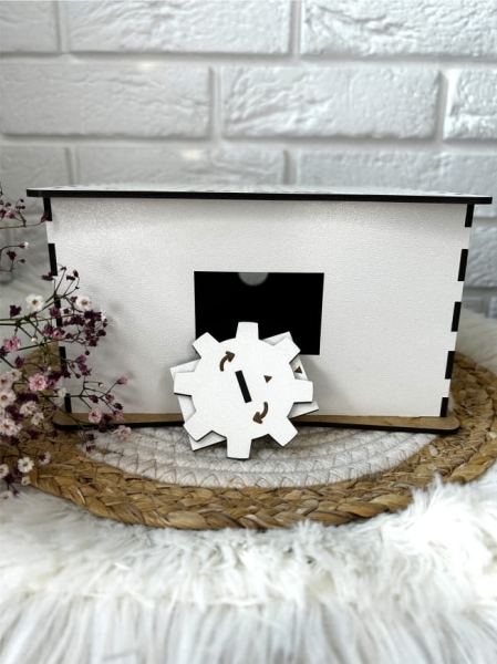 Prezent Skarbonka wykreślanka na pieniądze z białej płyty. Wyzwanie oszczędzania Mega Prezencik