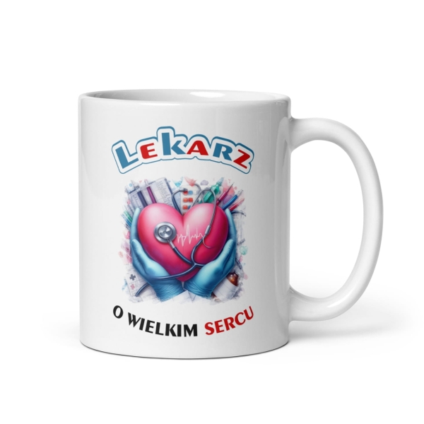 Biały kubek dla Doktora z napisem LEKARZ O WIELKIM SERCU