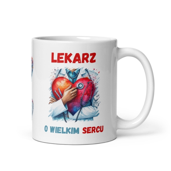 Biały kubek dla Doktora z napisem LEKARZ O WIELKIM SERCU