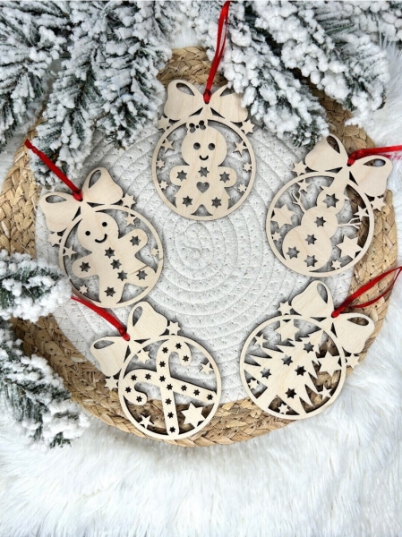 Bombki świąteczne z gwiazdkami. Bombka ażurowa Mega Prezencik