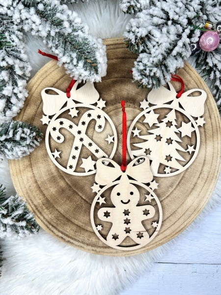 Bombki świąteczne z gwiazdkami. Bombka ażurowa Mega Prezencik