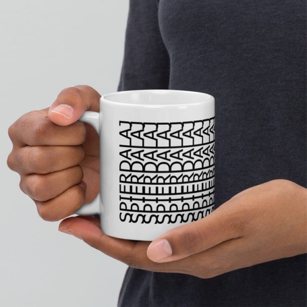 Biały Kubek z zabawnym napisem SPIE*RDALAJ. Kubek z ukrytym przekazem Mega Prezencik