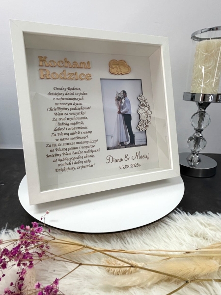Ramka Podziękowanie dla rodziców 3.jpgGłęboka Biała Ramka 3D – Idealne Podziękowanie dla Rodziców na Ślub i Rocznicę MegaPrezencik