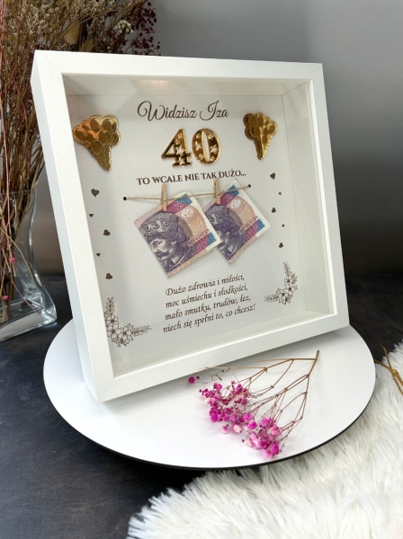 Głęboka Biała Ramka 3D urodzinowa – Widzisz 40 to wcale nie tak dużo Mega Prezencik