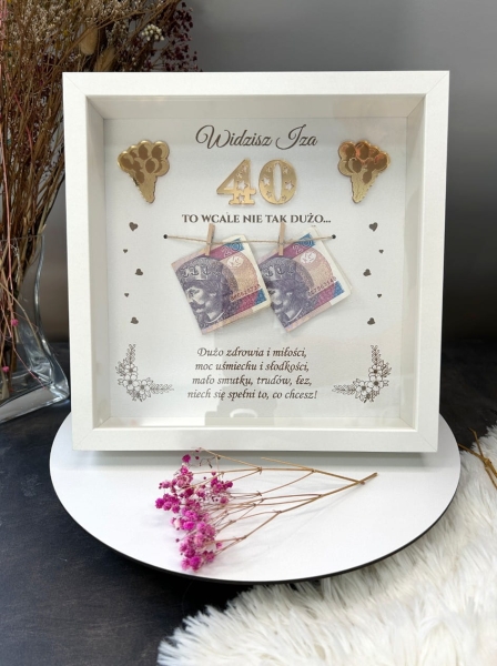 Głęboka Biała Ramka 3D urodzinowa – Widzisz 40 to wcale nie tak dużo Mega Prezencik