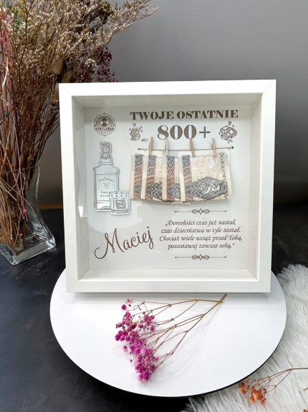 Głęboka Biała Ramka 3D urodzinowa – Twoje ostatnie 800+ Mega Prezencik