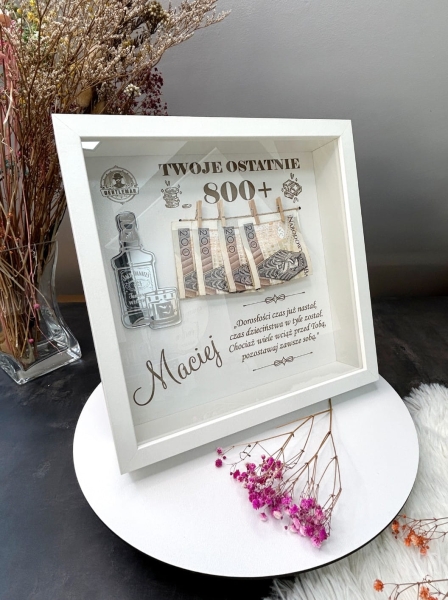 Głęboka Biała Ramka 3D urodzinowa – Twoje ostatnie 800+ Mega Prezencik