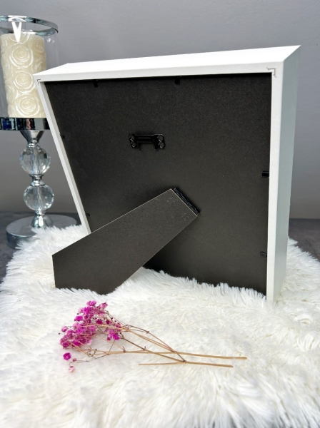 Biała ramka 3D na prezent ślubny w kształcie mapy świata z miejscem na pieniądze Mega Prezencik