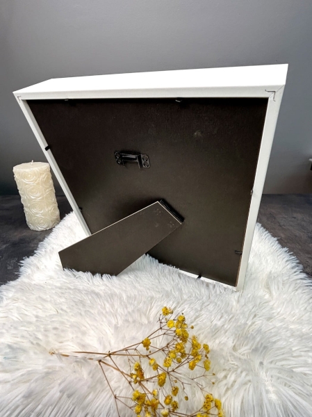 Biała ramka 3D z miejscem na zdjęcie, oraz z  życzeniami dla Babci Mega Prezencik