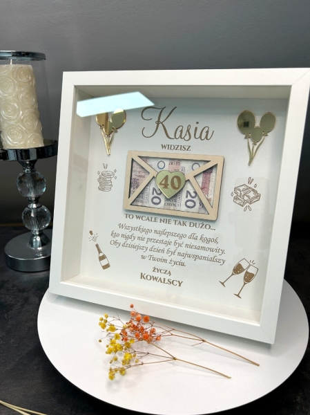 Głęboka Biała Ramka 3D urodzinowa –Widzisz 40 to wcale nie tak dużo Mega Prezencik