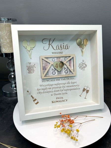 Głęboka Biała Ramka 3D urodzinowa –Widzisz 40 to wcale nie tak dużo Mega Prezencik