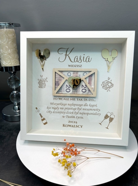 Głęboka Biała Ramka 3D urodzinowa –Widzisz 40 to wcale nie tak dużo Mega Prezencik