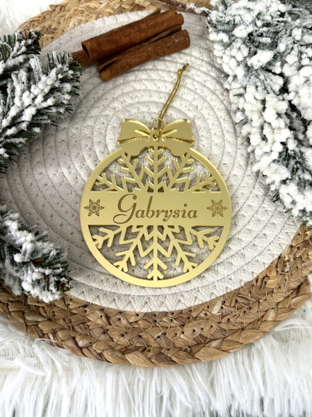 Złote bombki świąteczne ze śnieżynkami i miejscem na imię. Bombki personalizowane Mega Prezencik