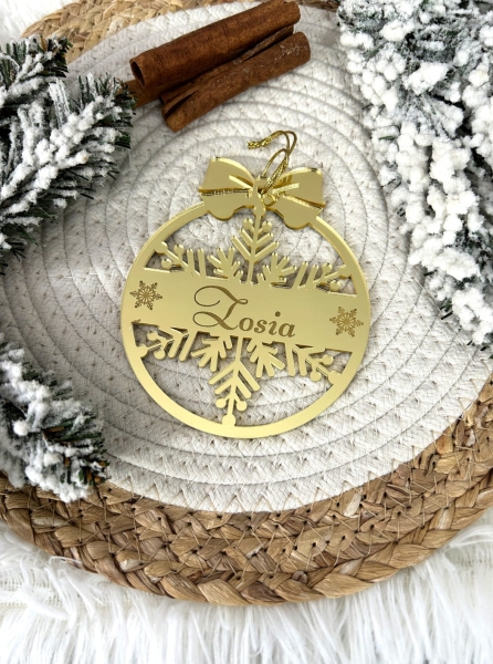 Złote bombki świąteczne ze śnieżynkami i miejscem na imię. Bombki personalizowane Mega Prezencik