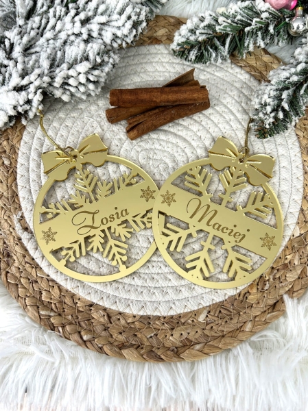 Złote bombki świąteczne ze śnieżynkami i miejscem na imię. Bombki personalizowane Mega Prezencik