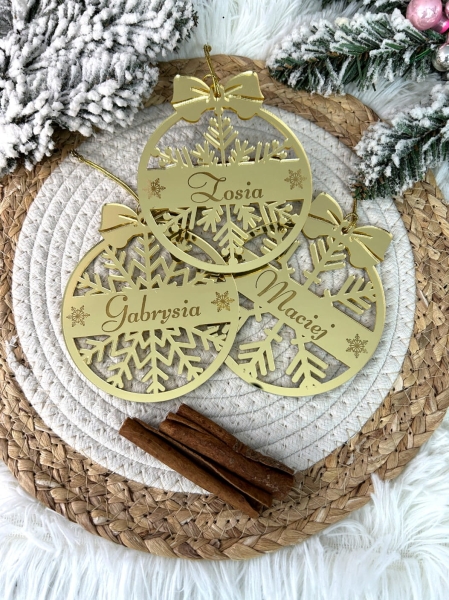 Złote bombki świąteczne ze śnieżynkami i miejscem na imię. Bombki personalizowane Mega Prezencik