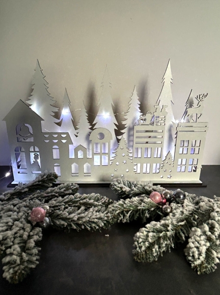 Duży biały domek Świąteczny. Dekoracja świąteczna na stół wigilijny Mega Prezencik