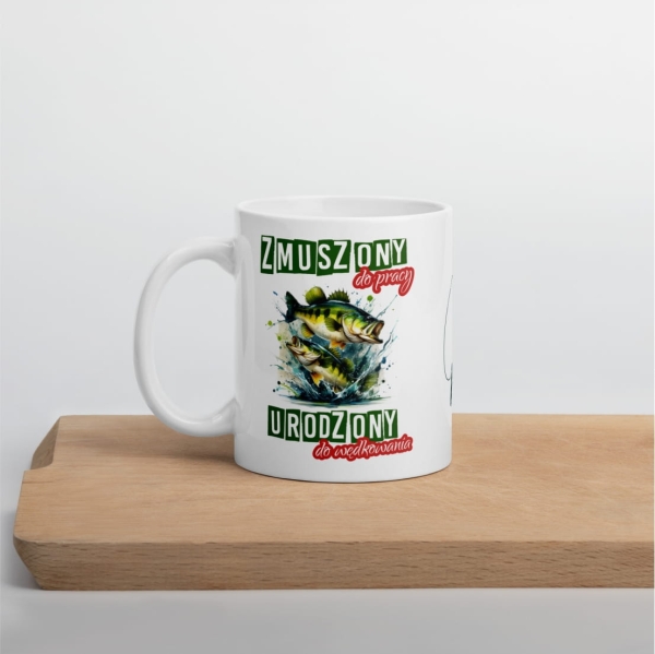 Kubek dla Wędkarza z zabawnym tekstem Zmuszony do pracy, urodzony do wędkowania Mega Prezencik
