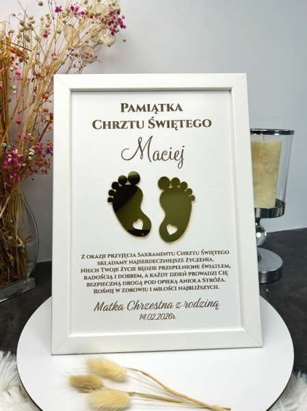 Elegancka Pamiątka Chrztu Świętego w białej ramie – Personalizowany obraz z lustrzanymi stópkami i grawerem Mega prezencik