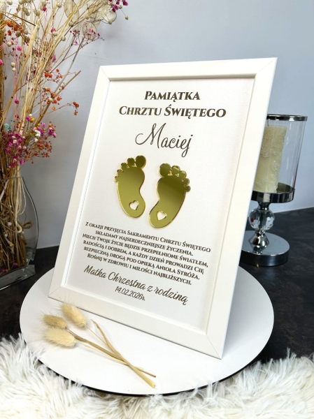 Elegancka Pamiątka Chrztu Świętego w białej ramie – Personalizowany obraz z lustrzanymi stópkami i grawerem Mega prezencik