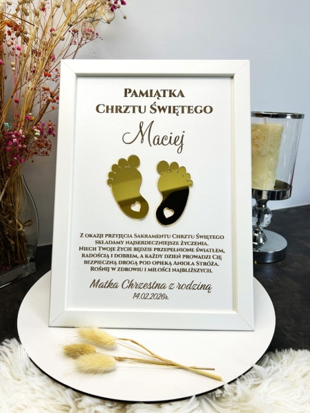 Elegancka Pamiątka Chrztu Świętego w białej ramie – Personalizowany obraz z lustrzanymi stópkami i grawerem Mega prezencik