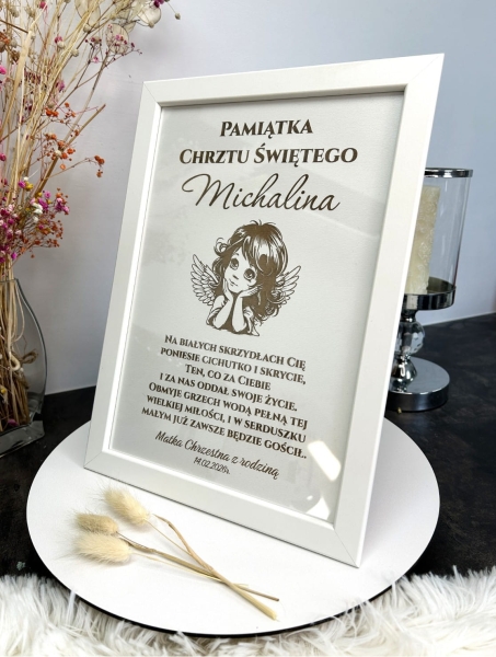 Personalizowana Pamiątka Chrztu Świętego w Białej Ramie – Ilustracja Aniołka dla Dziewczynki Mega Prezencik