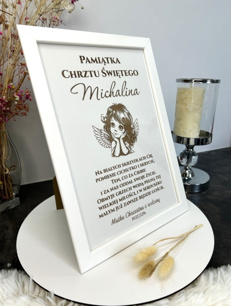 Personalizowana Pamiątka Chrztu Świętego w Białej Ramie – Ilustracja Aniołka dla Dziewczynki Mega Prezencik