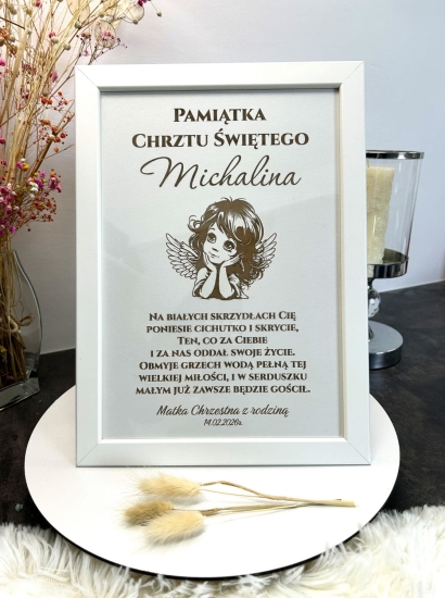 Personalizowana Pamiątka Chrztu Świętego w Białej Ramie – Ilustracja Aniołka dla Dziewczynki