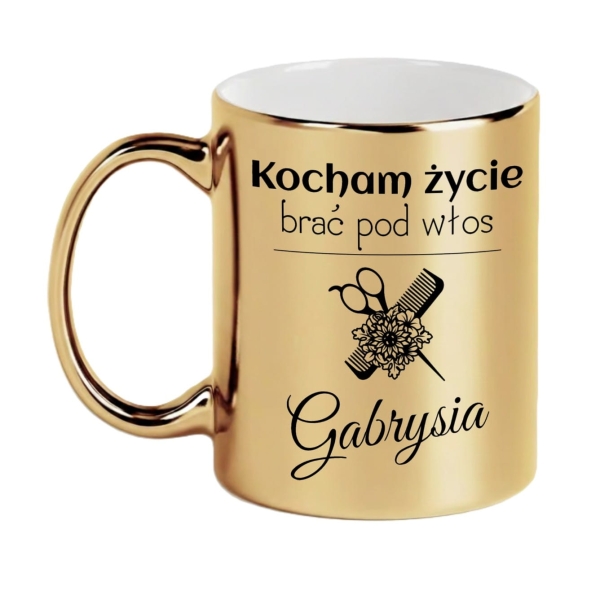 Złoty Kubek Personalizowany dla Fryzjerki – "Kocham życie brać pod włos" – Prezent z Imieniem Mega Prezencik