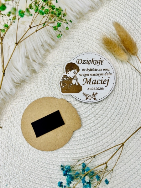 Podziękowanie dla Gości Komunia Magnes Biały Grawer Imię Pamiątka IHS Chłopiec Mega Prezencik