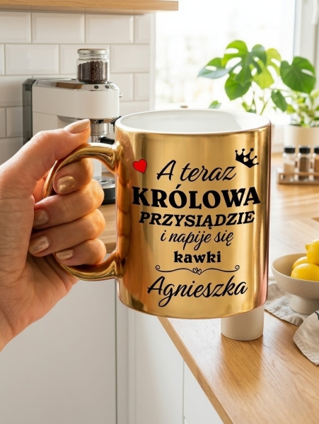Elegancki Złoty Kubek Lustrzany z Imieniem na Prezent dla Królowej Kawa Mega Prezencik