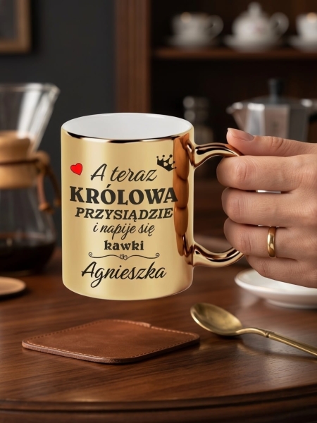Elegancki Złoty Kubek Lustrzany z Imieniem na Prezent dla Królowej Kawa Mega Prezencik