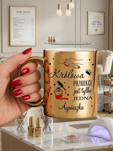 Personalizowany Złoty Kubek Lustrzany z Imieniem - Królowa Paznokci Jest Tylko Jedna Mega Prezencik