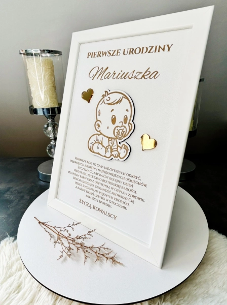 Pamiątka na Roczek dla Chłopca – Grawerowana Ramka 3D HDF Złota Pleksi Prezent Mega Prezencik